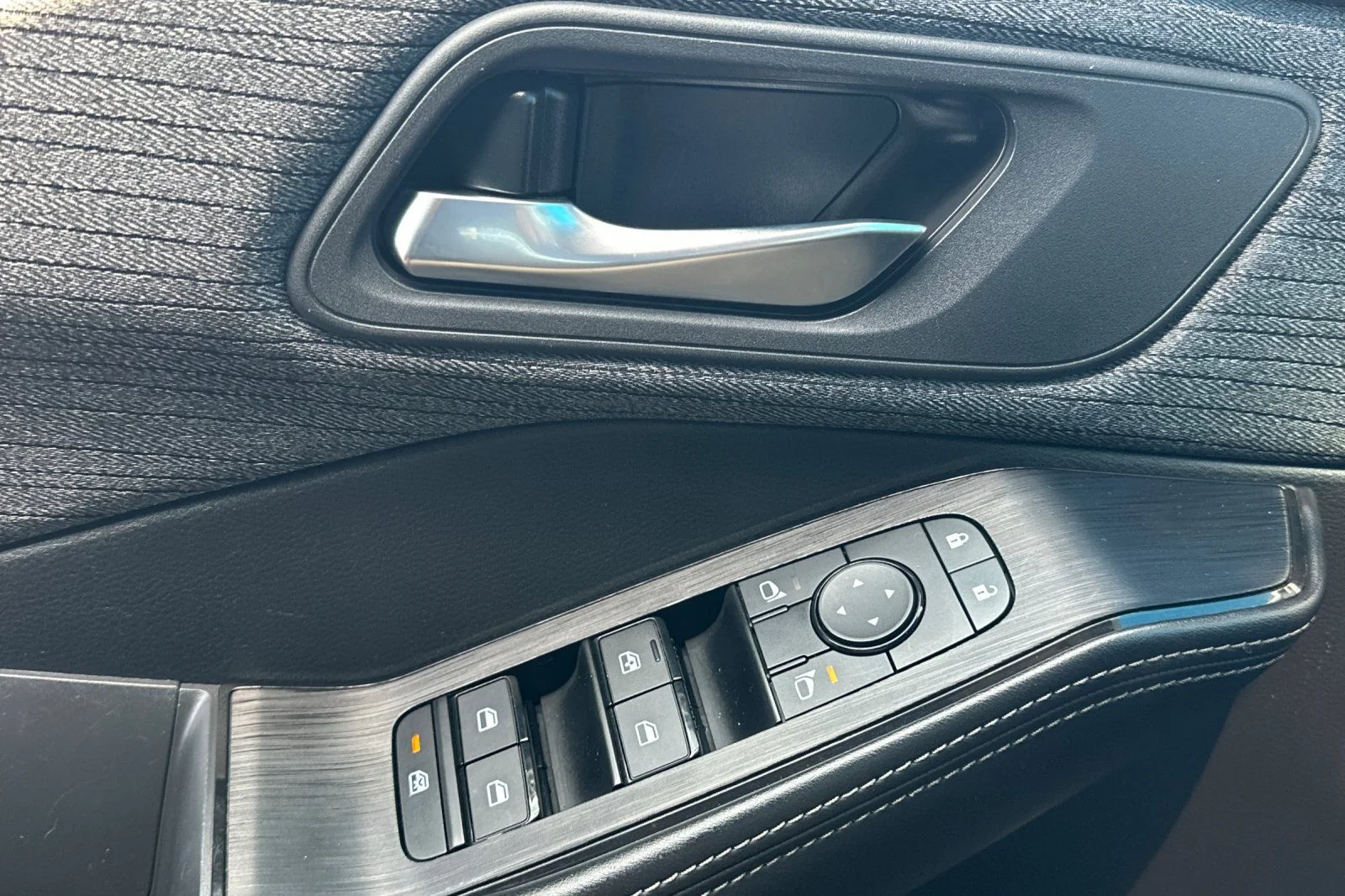 2023 Nissan Rogue SV - Photo 10