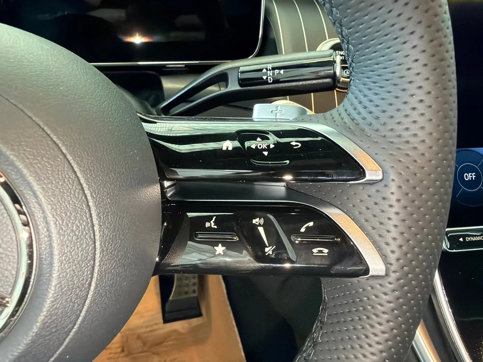 New 2026 White Mercedes-Benz GLC 300 4MATIC SUV image 17