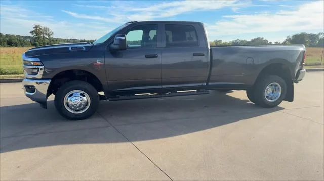 New 2026 Granite Crystal Metallic Clear-Coat Exterior Paint RAM Tradesman image 5