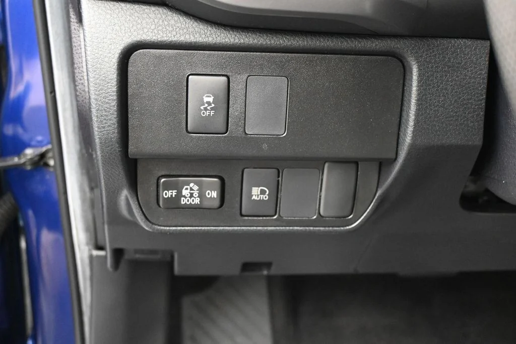 Used 2022 Blue Toyota SR5 image 16