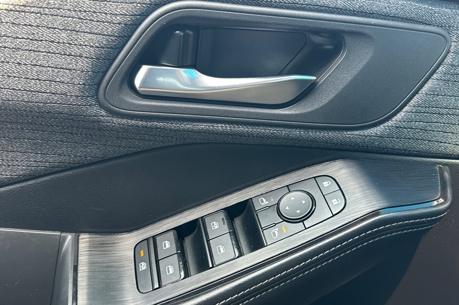 2023 Nissan Rogue SV - Photo 10