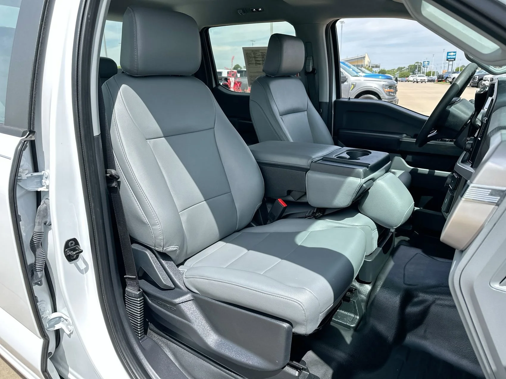 Used 2023 Oxford White Ford XL image 23
