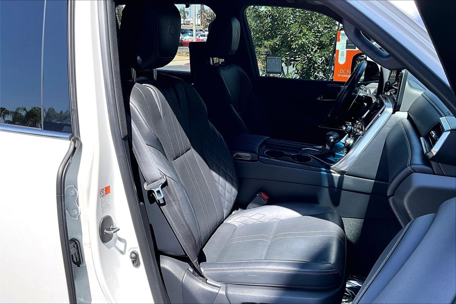 Used 2022 White Lexus 600 Ultra Luxury image 7