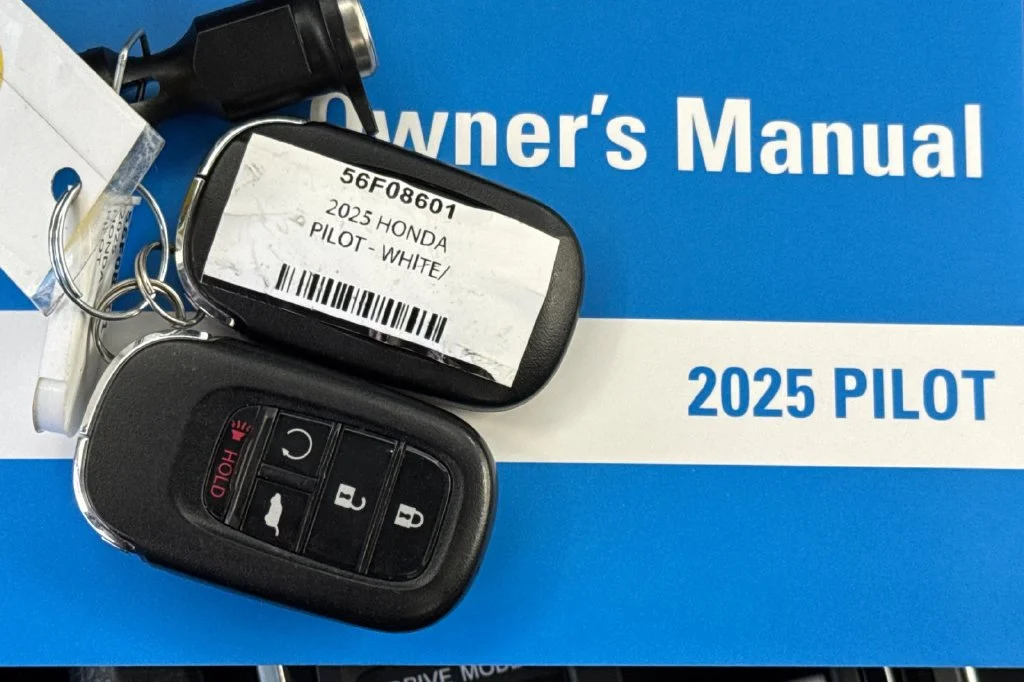 Certified Used 2025 Platinum White Pearl Honda Touring image 10