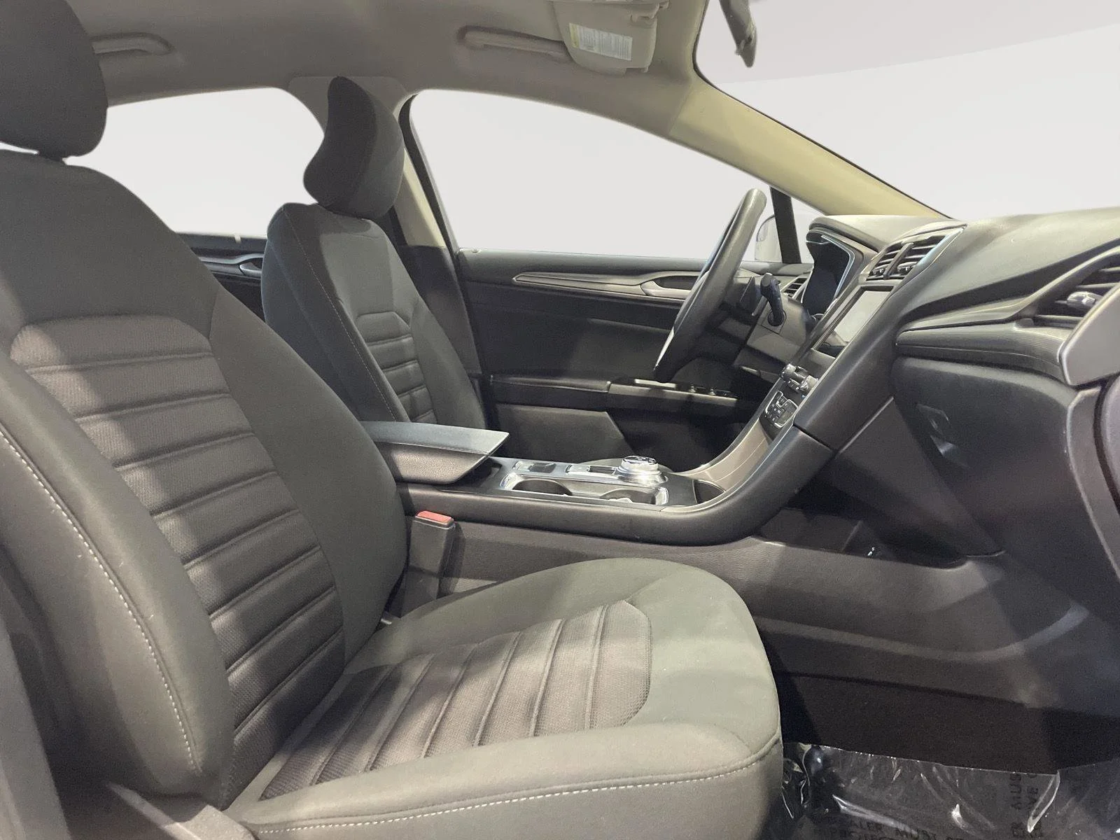 Used 2017 Oxford White Ford SE image 4