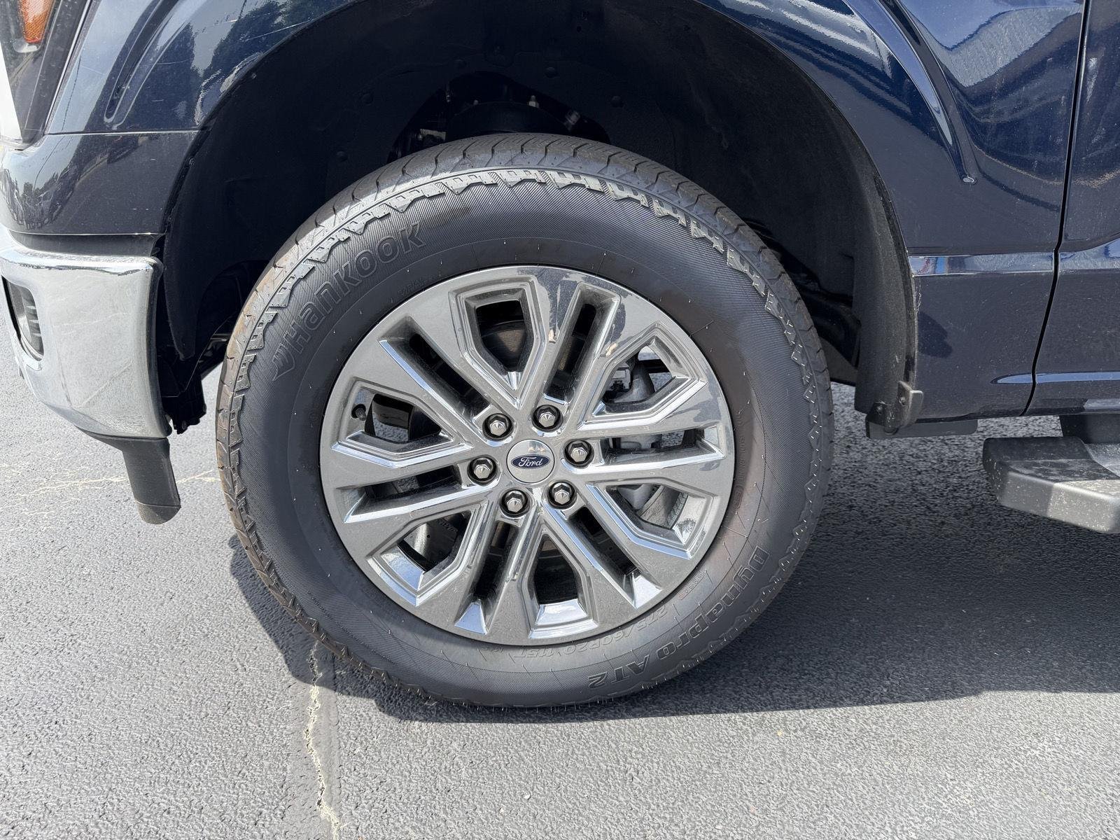 Used 2025 Antimatter Blue Metallic Ford LARIAT image 34