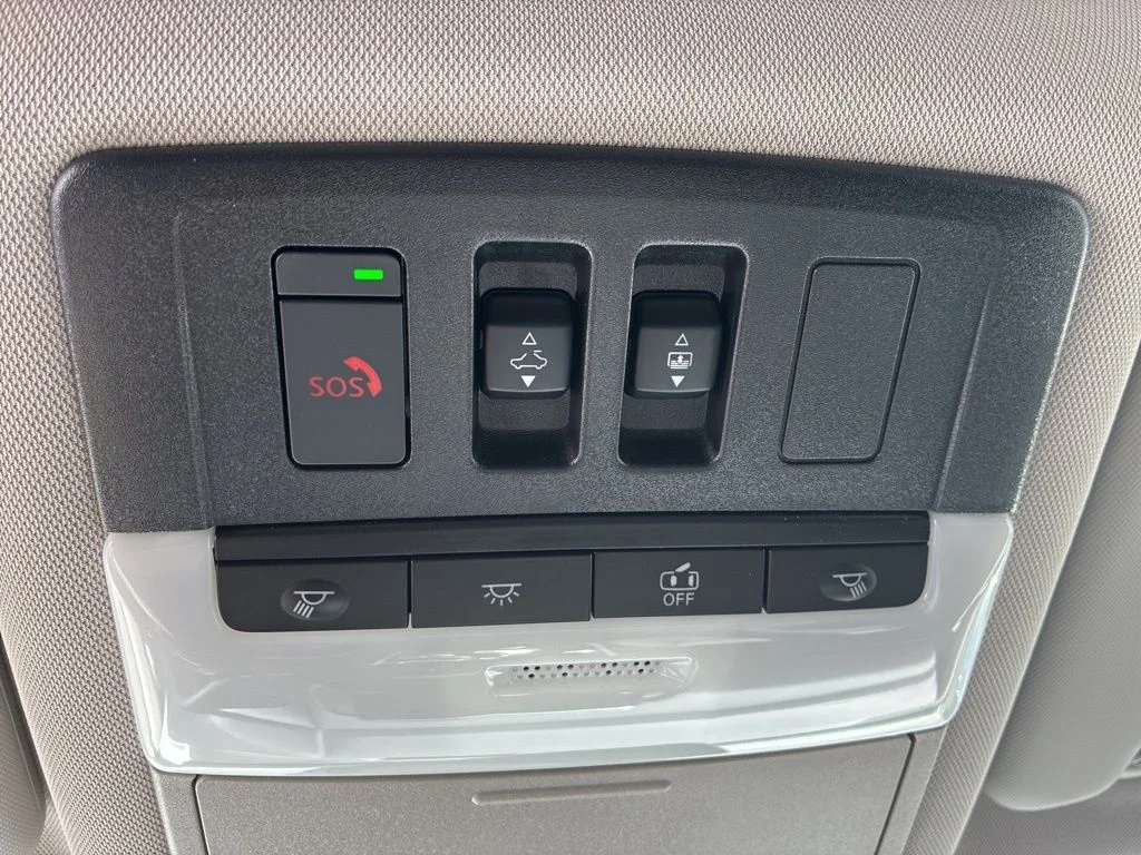New 2026 Everest White Pearl TriCoat Nissan Dark Armor™ image 22