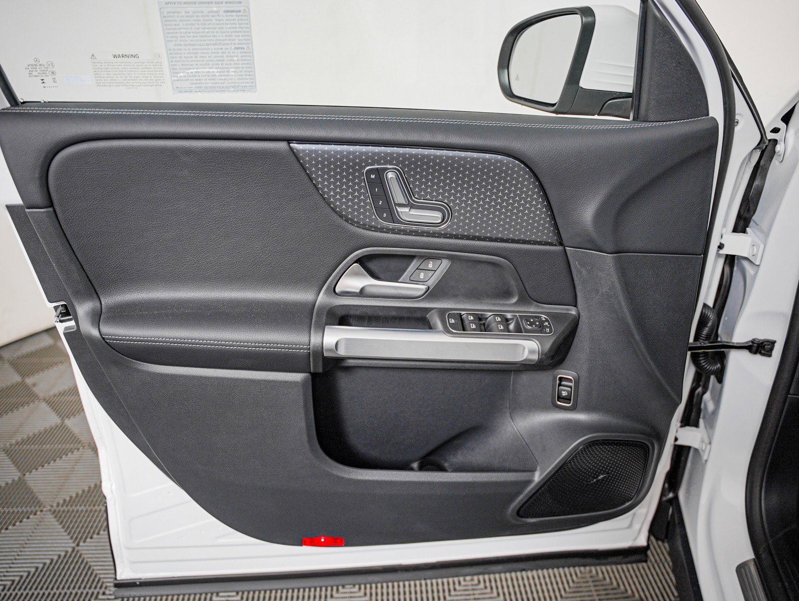 New 2026 Polar White Mercedes-Benz GLB 250 image 23