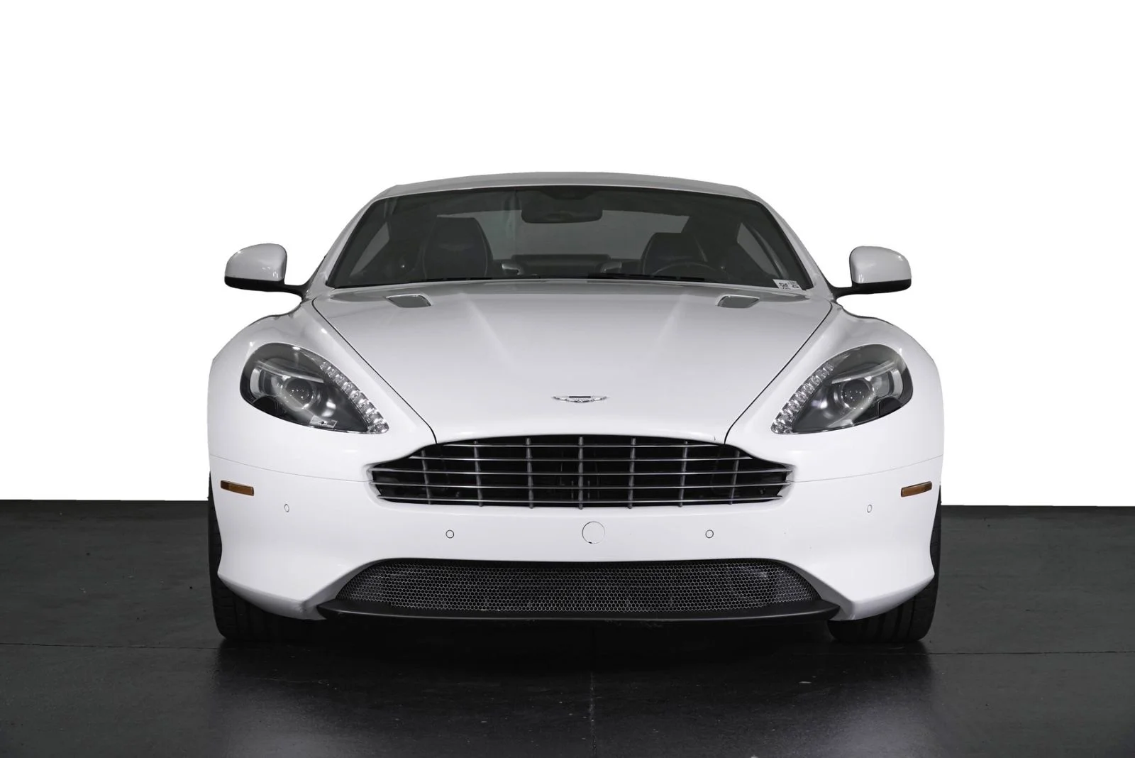 Used 2015 White Aston Martin  image 27