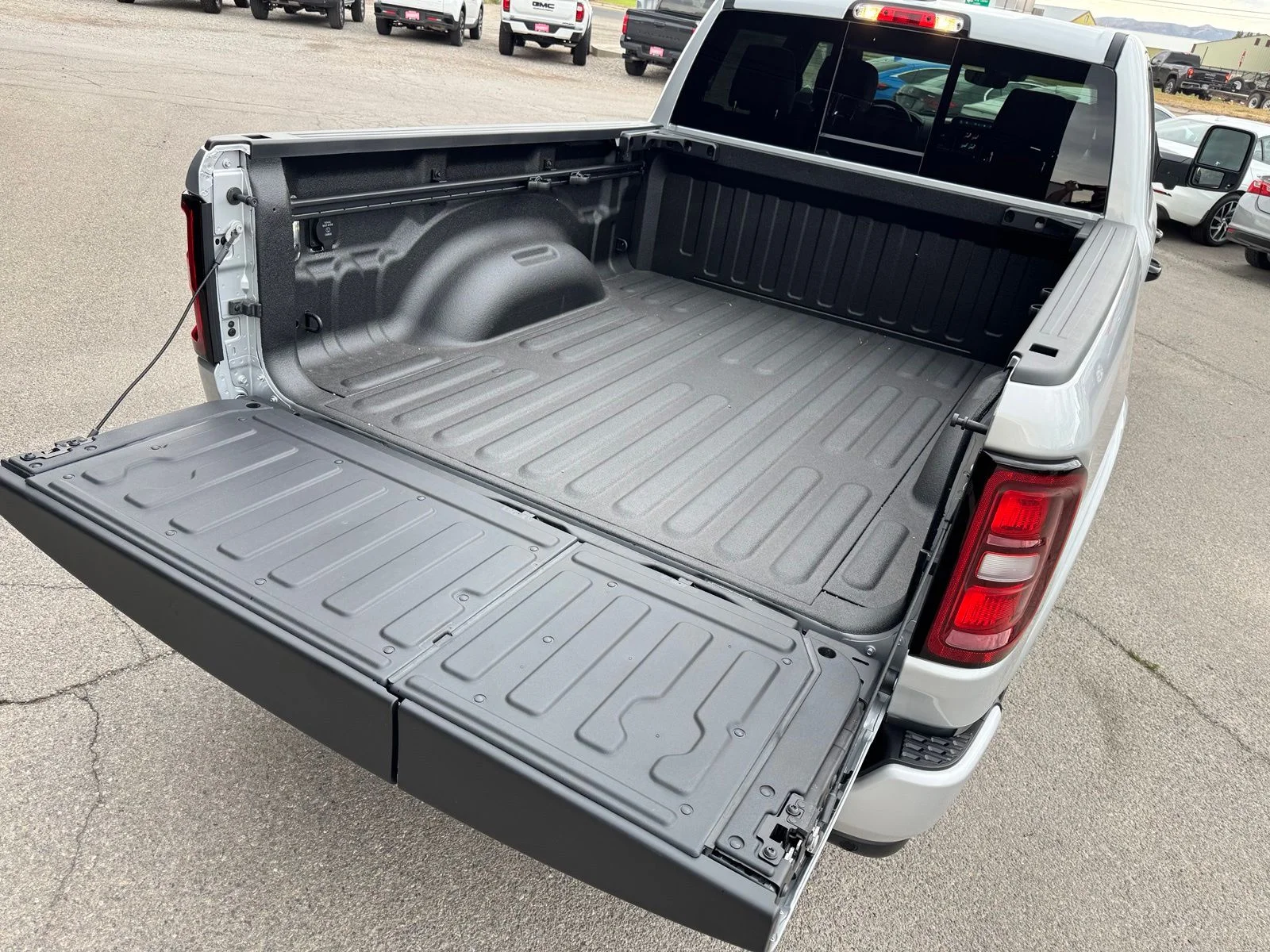 New 2026 Silver Zynith Exterior Paint RAM Laramie image 9