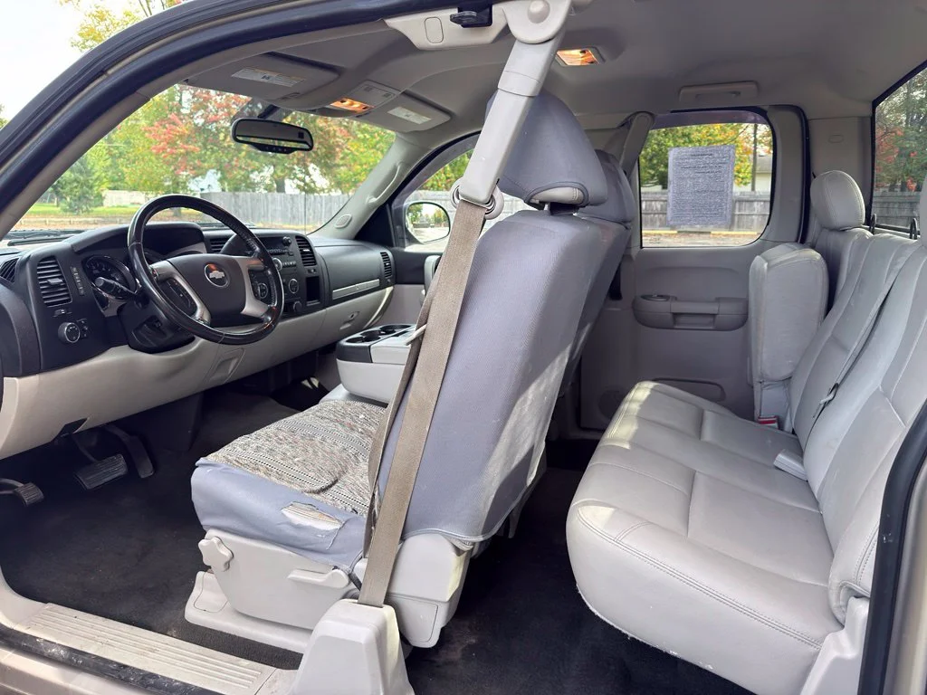 Used 2008 Silver Chevrolet LT image 21