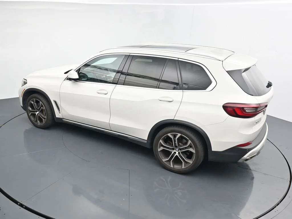 Used 2023 White BMW xDrive40i image 12