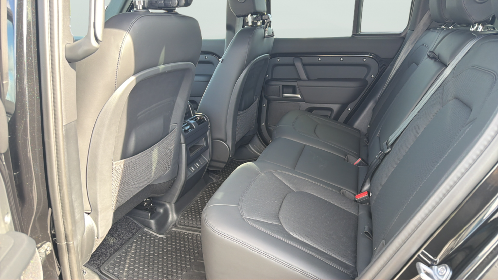 New 2026 Santorini Black Land Rover X-Dynamic SE image 18