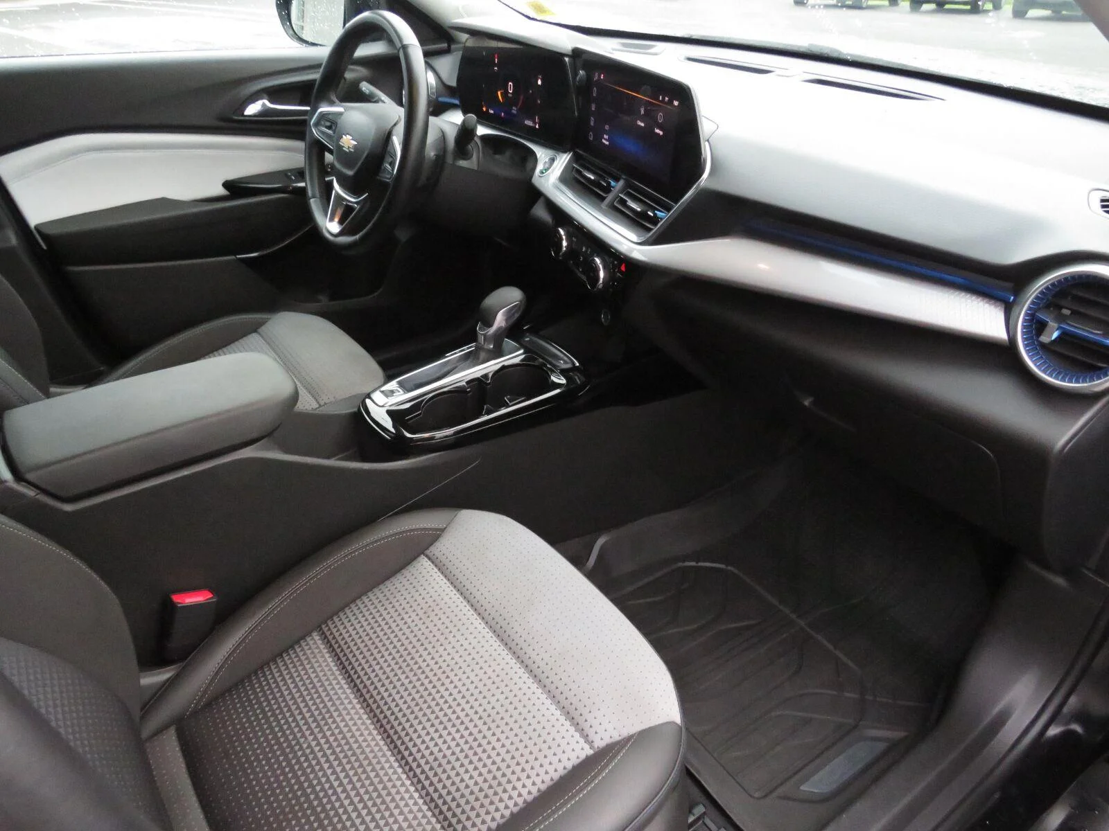 Used 2024 Mosaic Black Metallic Chevrolet LT image 18