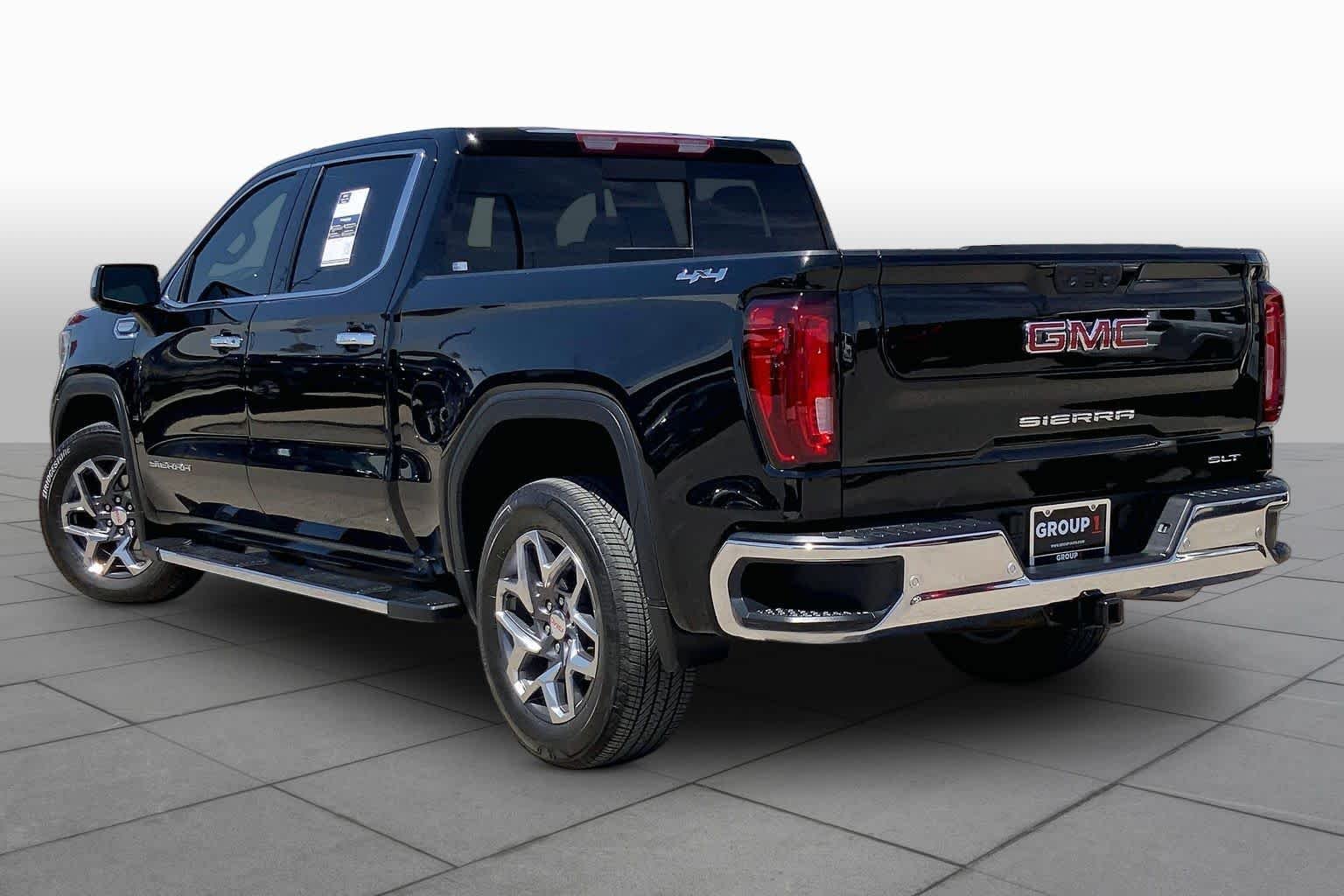 Used 2025 Onyx Black GMC SLT image 12