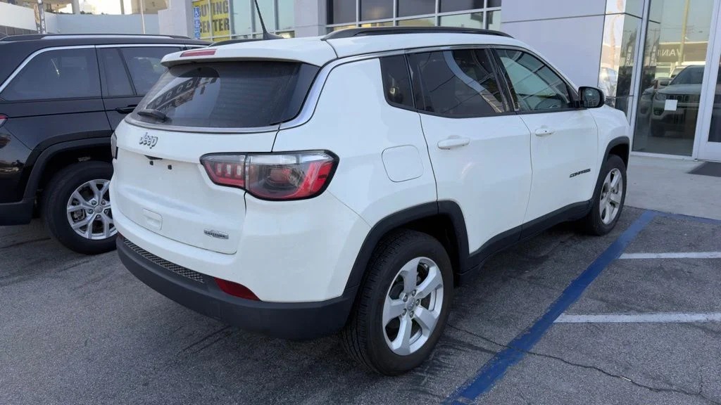 Used 2020 White Jeep Latitude image 5