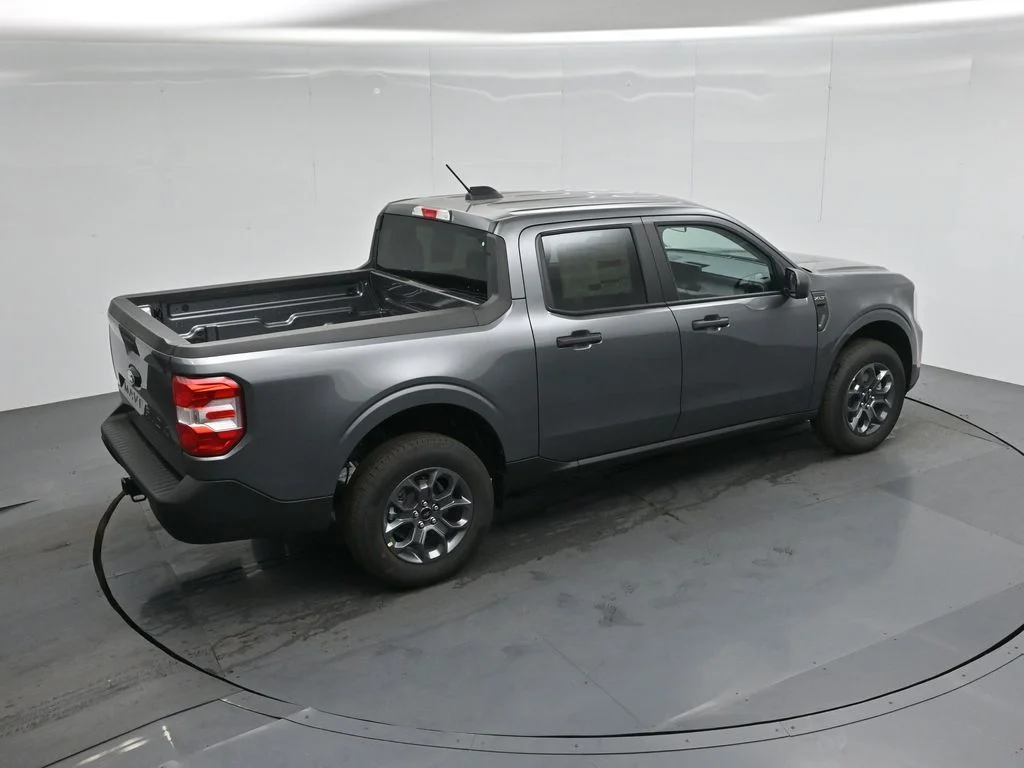 New 2026 Carbonized Gray Metallic Ford XLT image 36