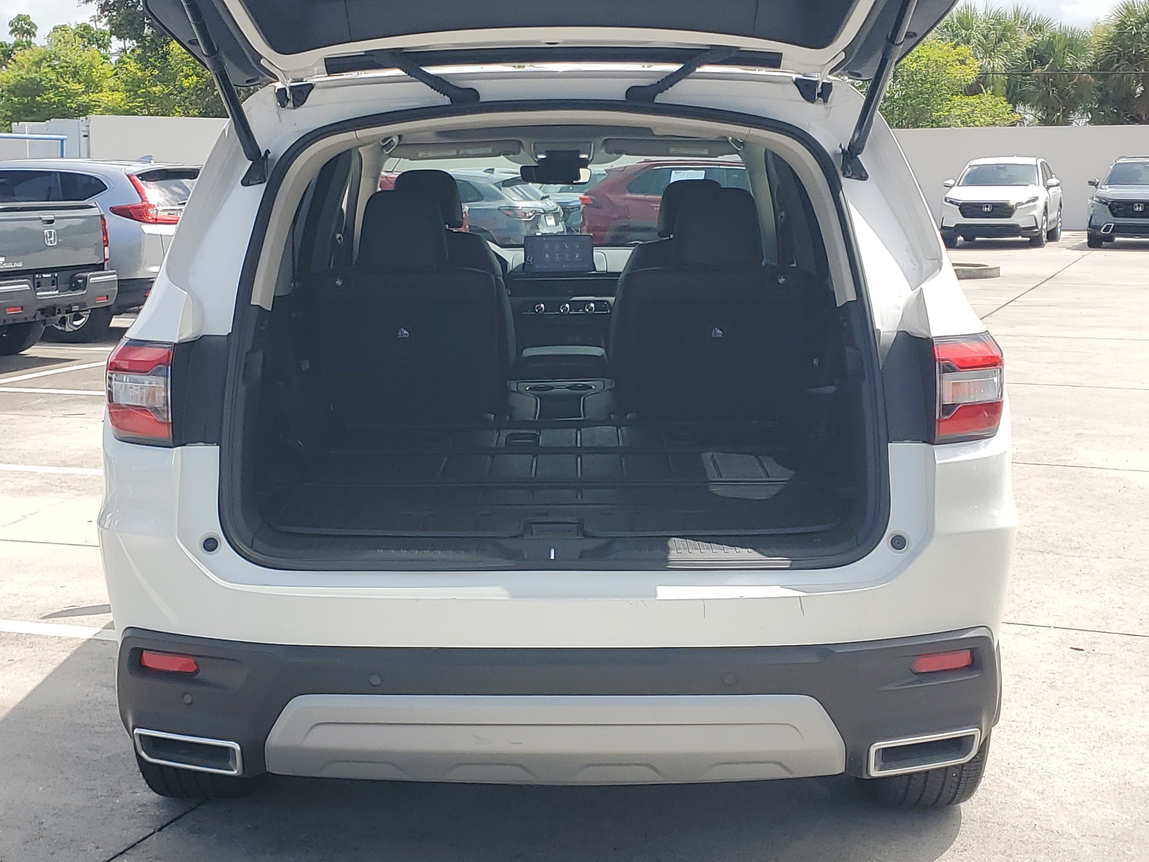 Used 2025 White Honda Touring image 8