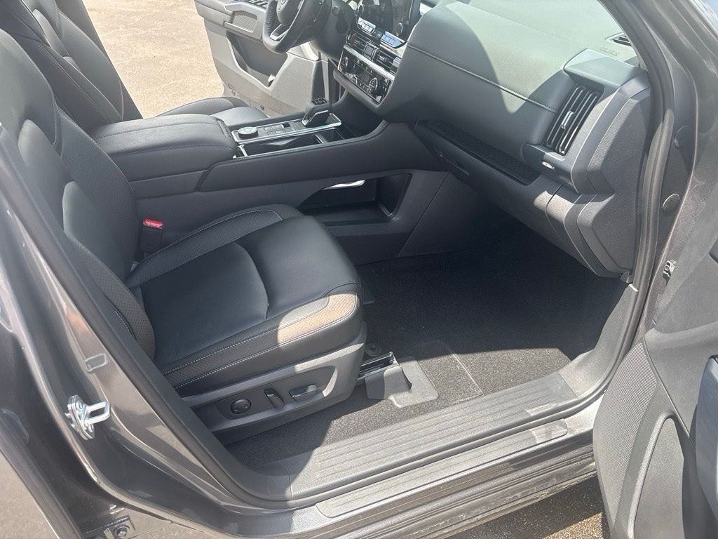 Used 2025 Gun Metallic Nissan SL image 8