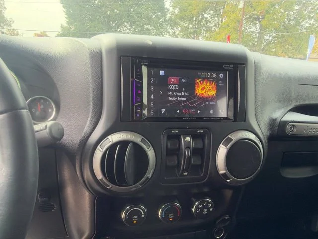 Used 2016 Silver Jeep Unlimited Sport image 21