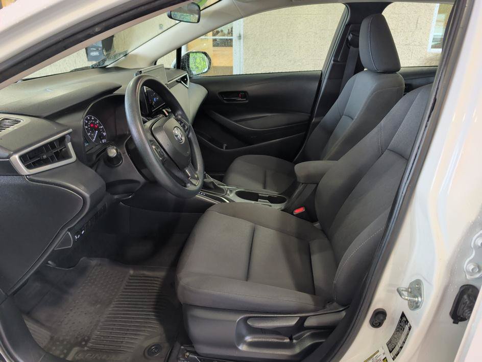 Used 2023 Ice Toyota LE image 8