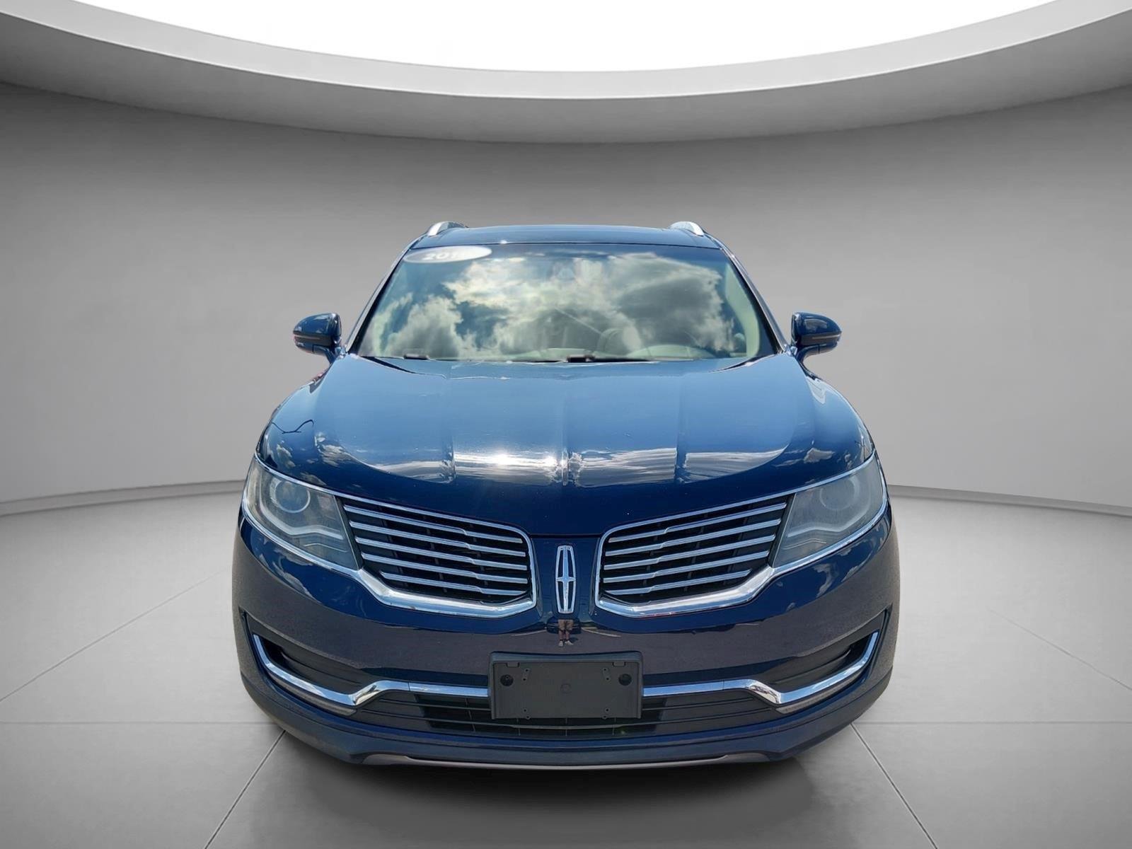 Used 2018 Blue Diamond Metallic Lincoln Reserve image 8