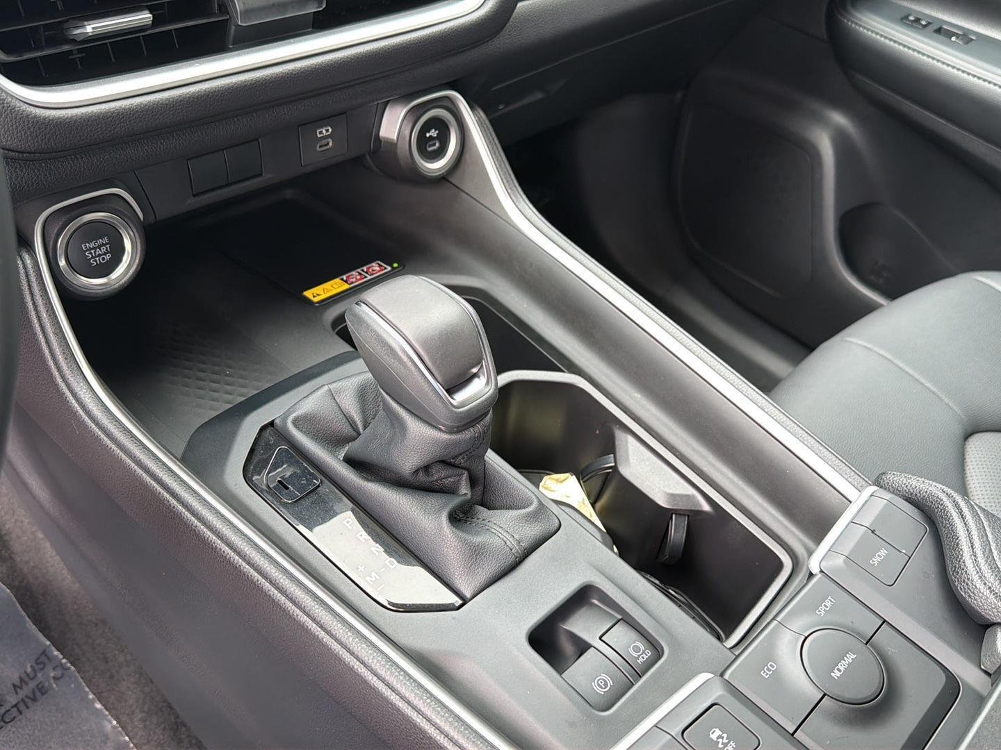 Used 2025 Wind Chill Pearl Toyota XLE image 27