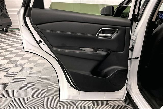 2025 Nissan Rogue Platinum - Photo 32