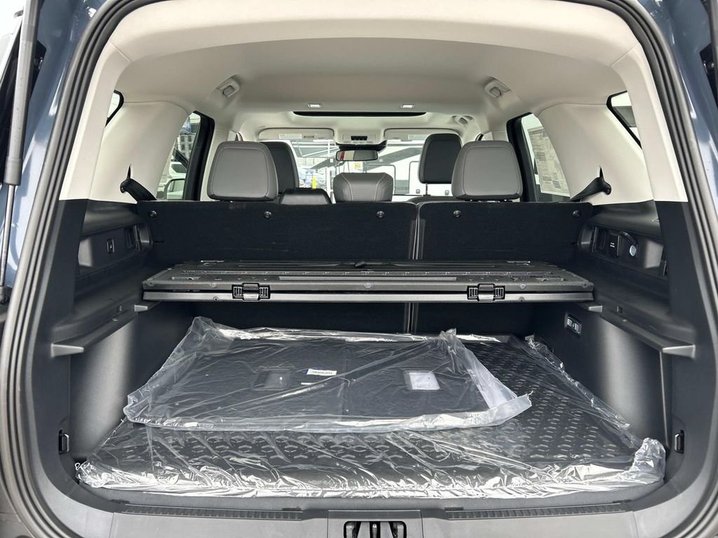 New 2025 Azure Gray Metallic Tri-Coat Ford Badlands® image 17
