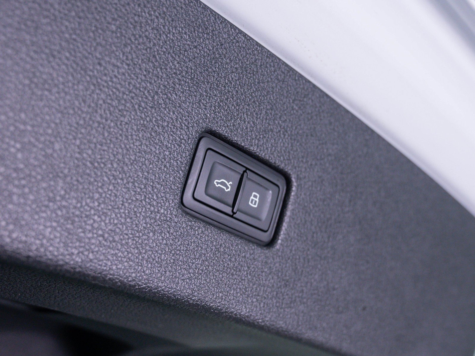 Used 2021 Glacier White Audi 4.0T image 9