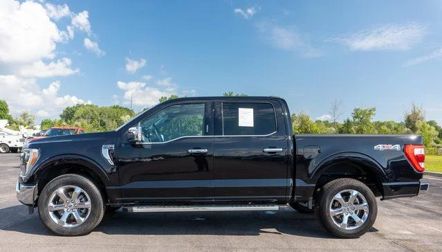 Used 2023  Ford Lariat image 9
