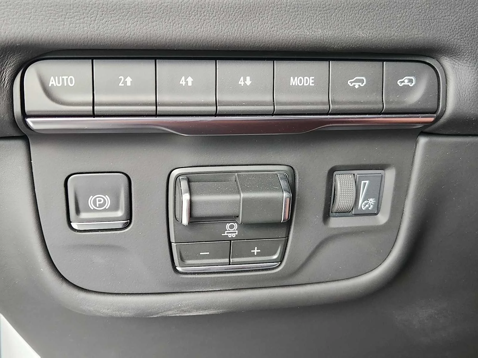 New 2026 Vibrant White Tricoat Cadillac Platinum Sport image 15