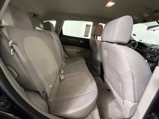 Used 2014 Black Nissan S image 17
