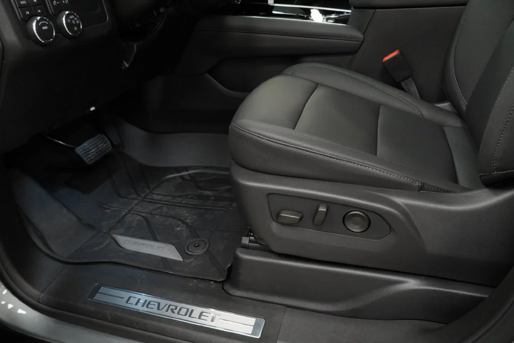 New 2026 Sterling Gray Metallic Chevrolet Z71 image 25