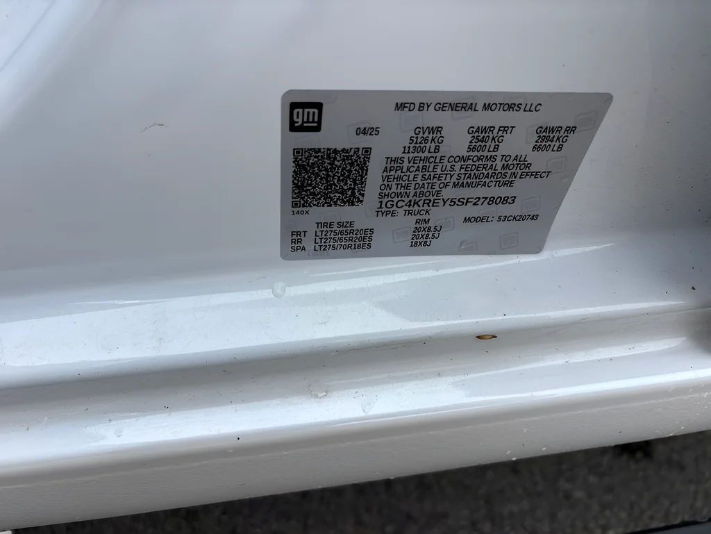 Used 2025 Pearl Chevrolet High Country image 42
