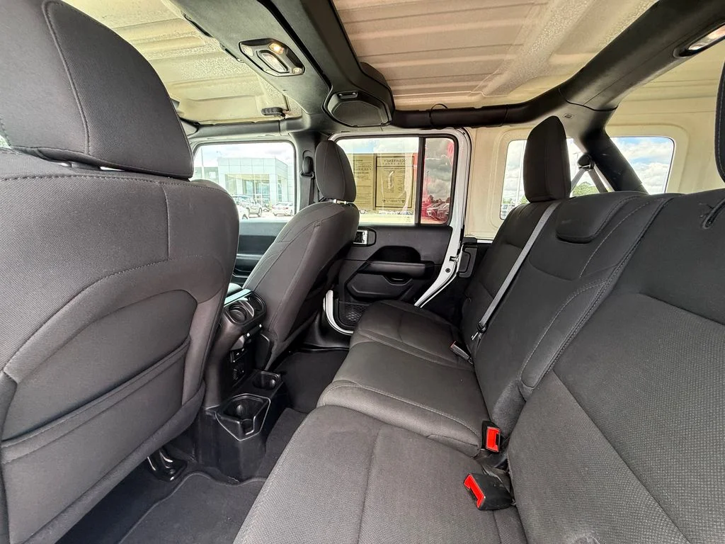 Used 2020 White Jeep Unlimited Sahara image 22