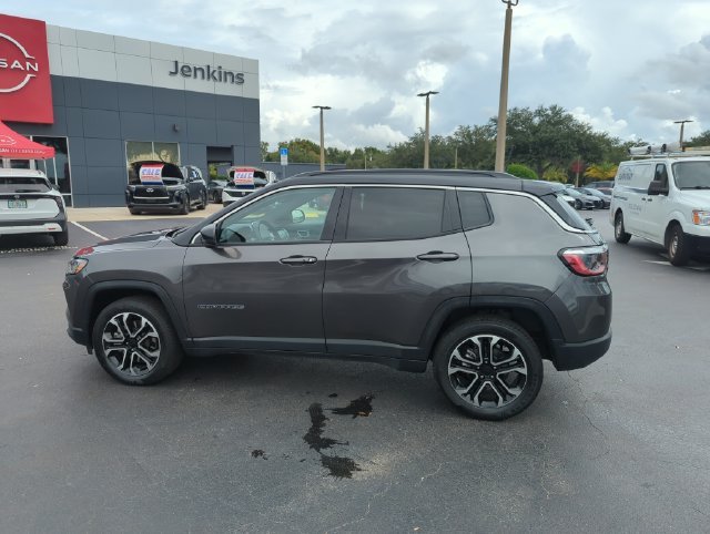 Used 2024 Gray Jeep Limited image 10