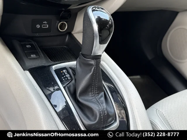 Used 2021 Silver Nissan SL image 42