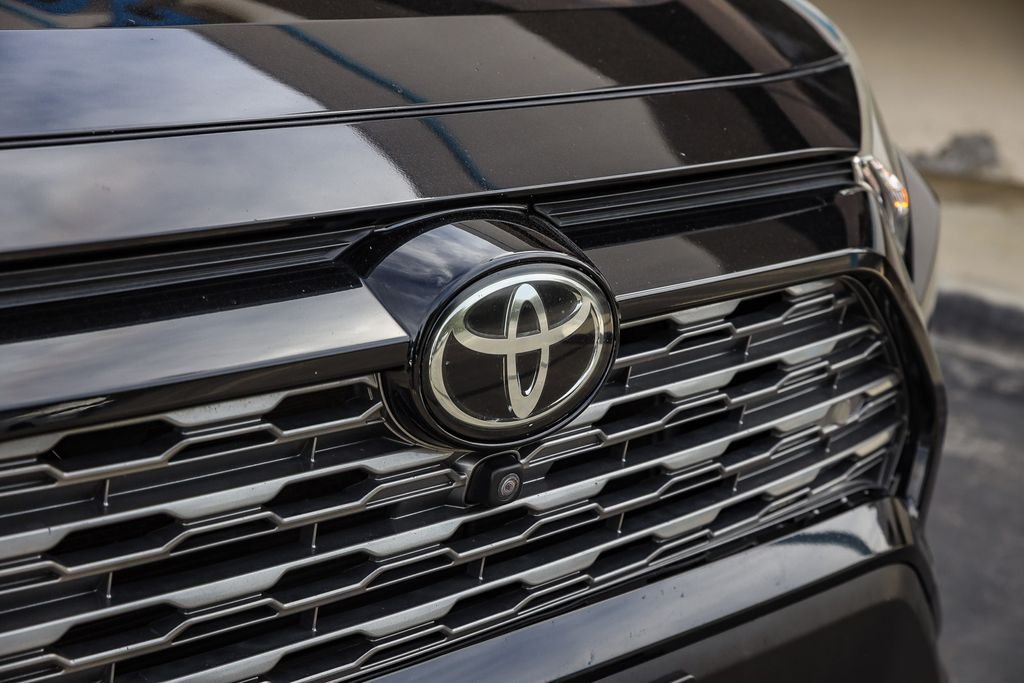 Used 2019 Midnight Black Metallic Toyota Limited image 3