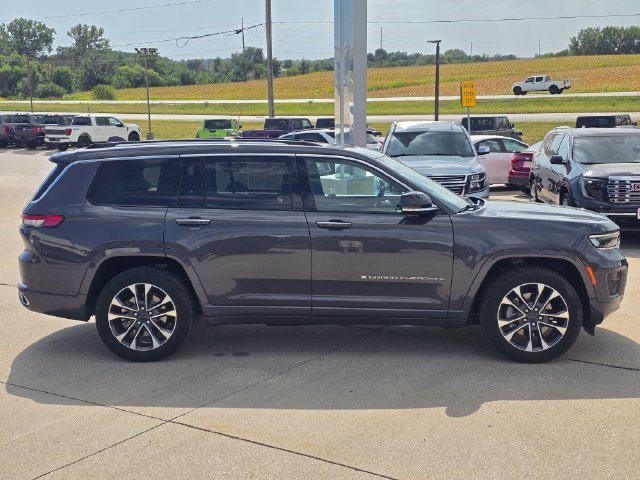 Certified Used 2022 Baltic Gray Metallic Clearcoat Jeep Overland image 8