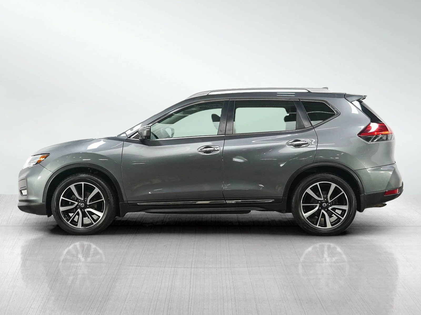 Used 2017 Nissan Rogue SL with VIN 5N1AT2MT3HC759856 for sale in Hopkins, Minnesota