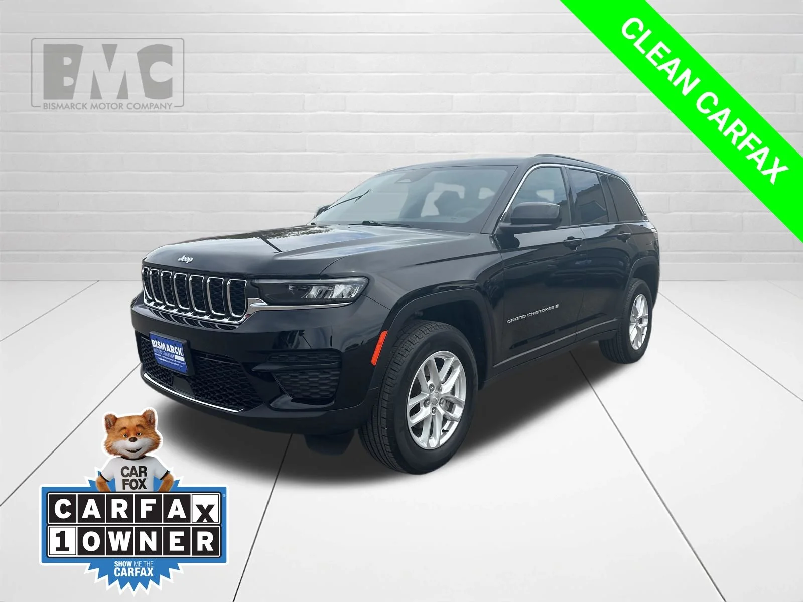 Used 2024 Black Jeep Laredo image 1