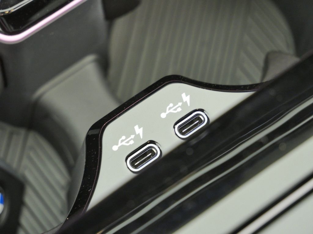 New 2027 Black Sapphire Metallic BMW 530i xDrive image 48
