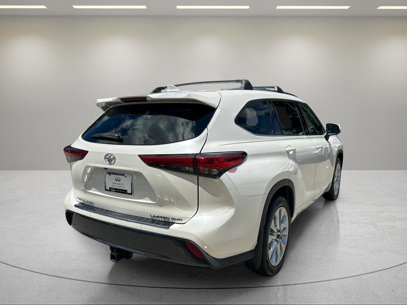 Used 2020  TOYOTA  image 5