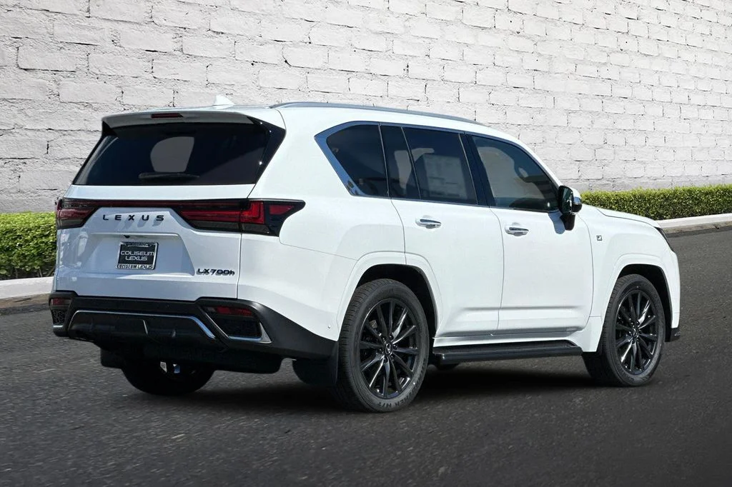 2026 Lexus LX 700h F-Sport - Photo 4