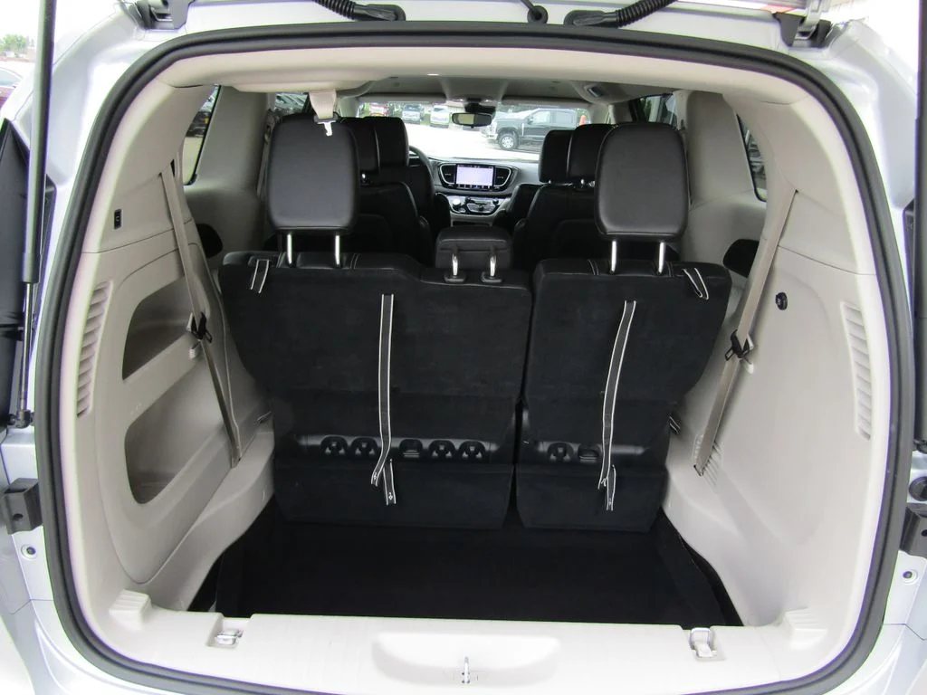 Used 2024 Silver Chrysler Touring L image 34