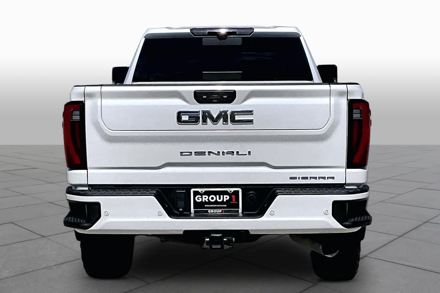 Used 2024 White Frost Tricoat GMC Denali image 5