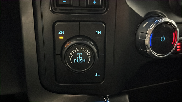 Used 2023 Atlas Blue Metallic Ford XLT image 30