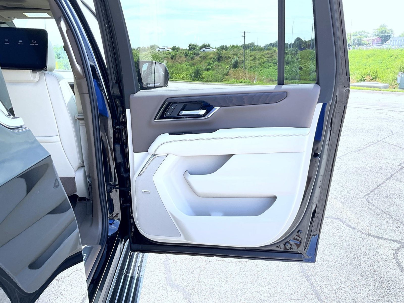 2026 GMC Yukon XL Denali - Photo 17