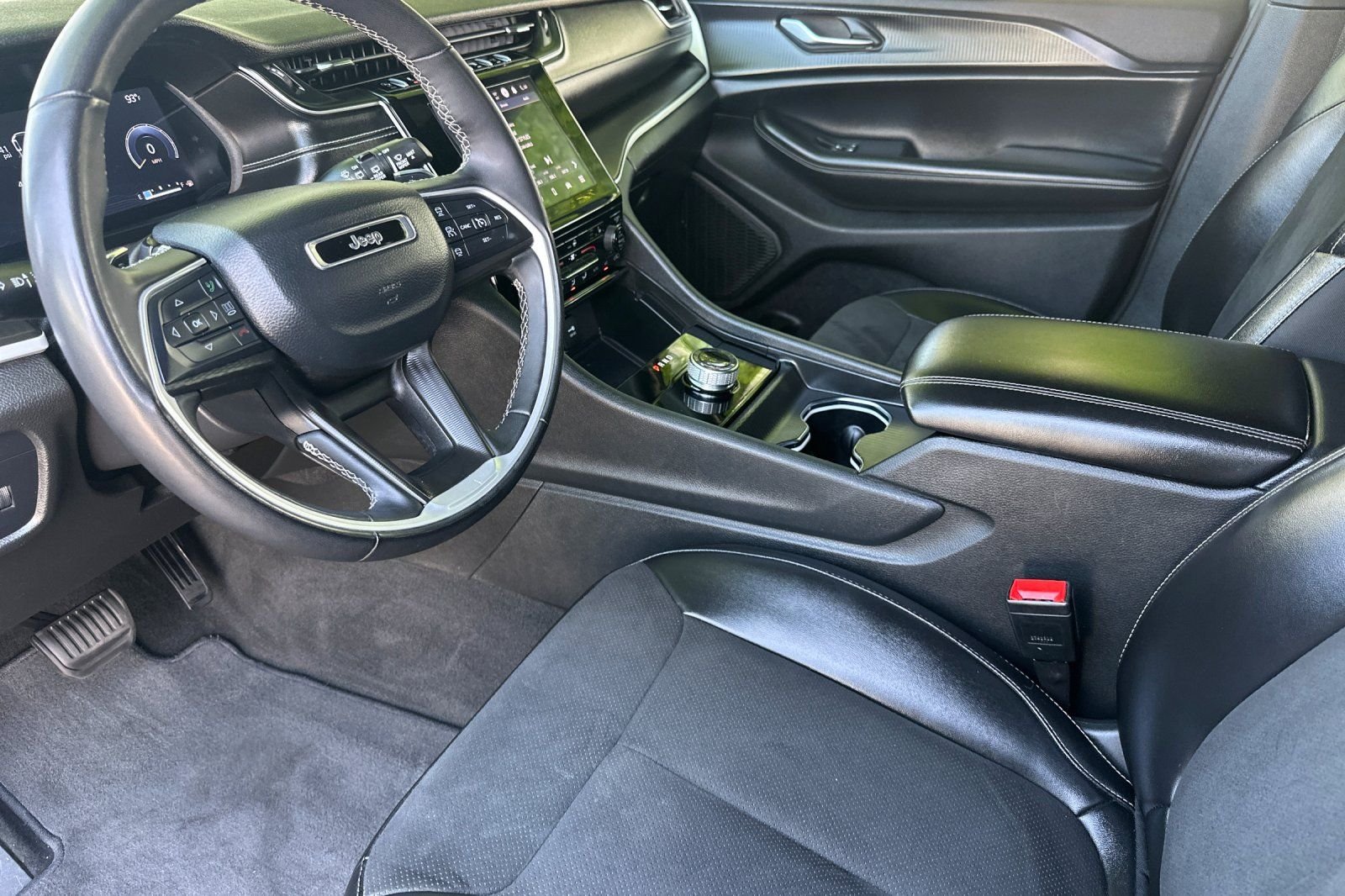 Used 2023 Black Jeep Altitude image 10